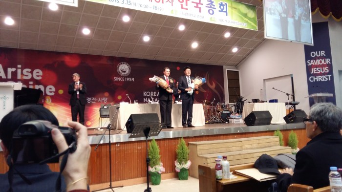 The District & General Superintendents thanked with flowers.