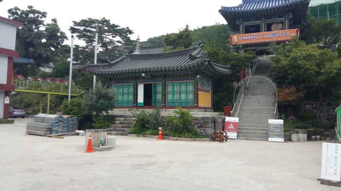 Suwon Buddhist temple
