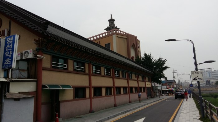 Suwon Buddhist temple