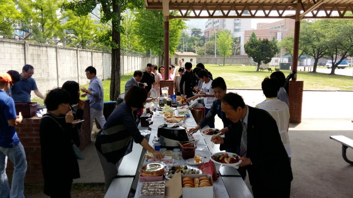 Yongsan Traditional Protestant Congregation Picnic Worship